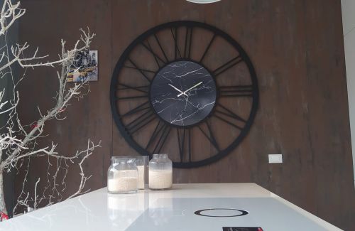 Orologio Big con quadrante effetto marmo