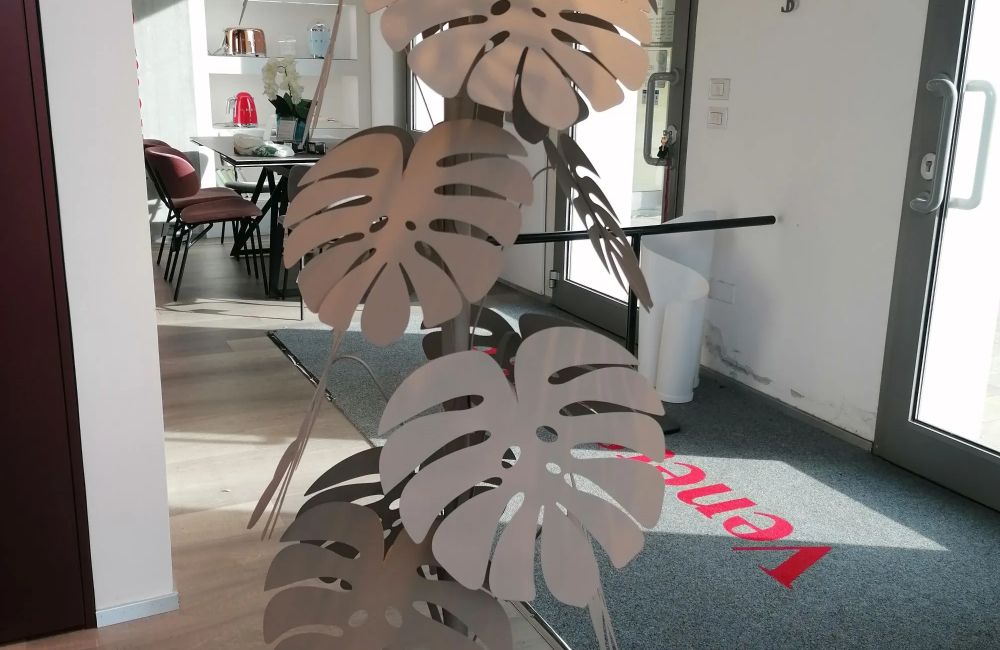 Pianta monstera grande beige Image